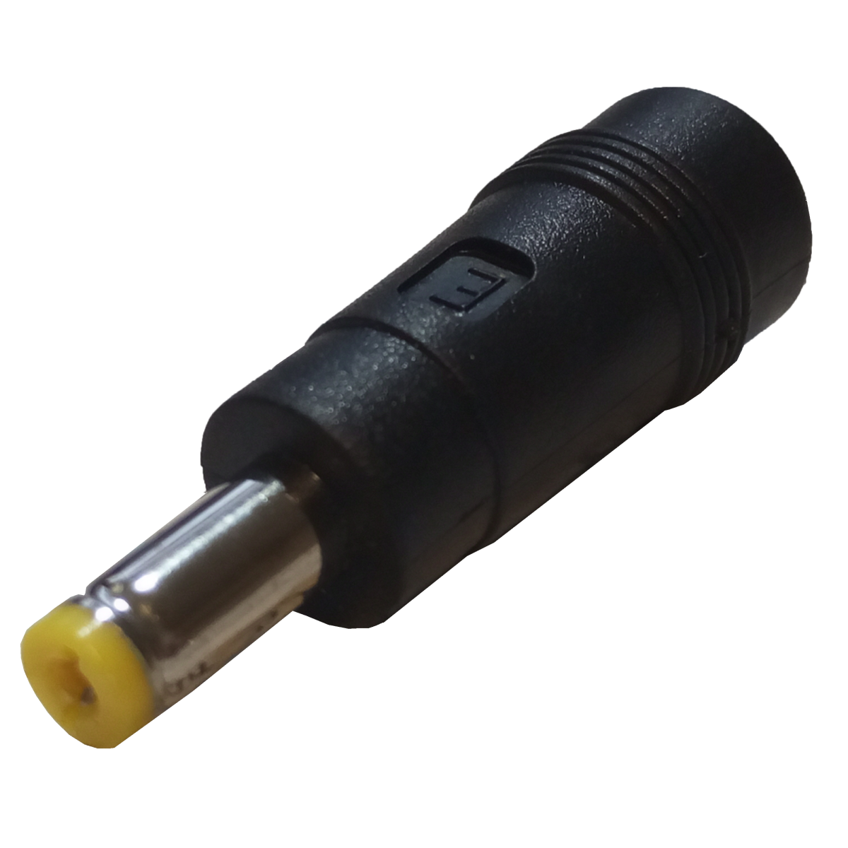 Mod. 263/R. Adaptador alimentación hembra a macho 5,5x1,7mm
